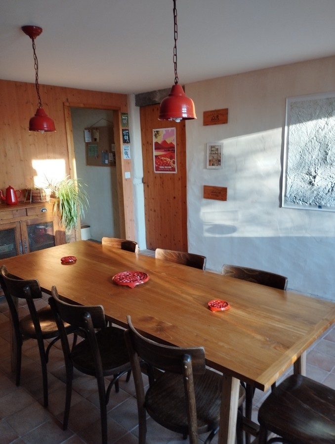 La cuisine à disposition des hôtes des chambres d'hôtes Les Ombelles.