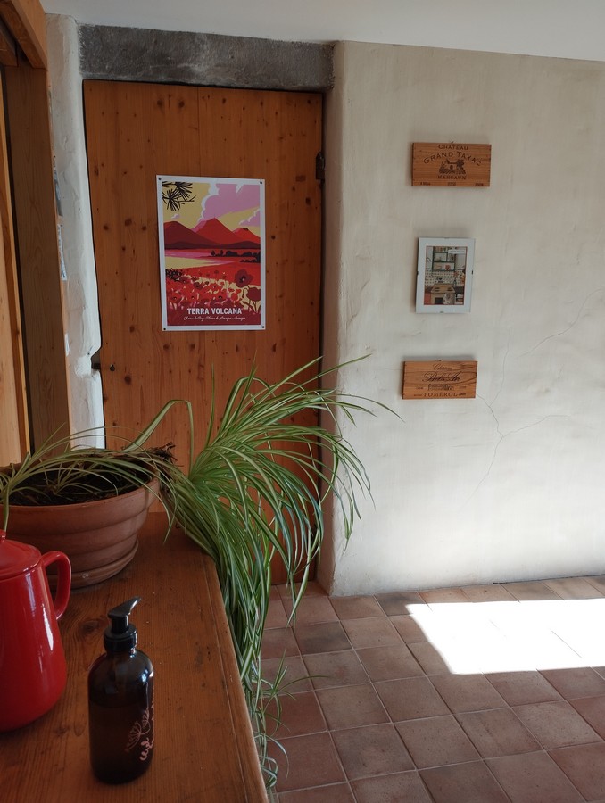 La cuisine à disposition des hôtes des chambres d'hôtes Les Ombelles.