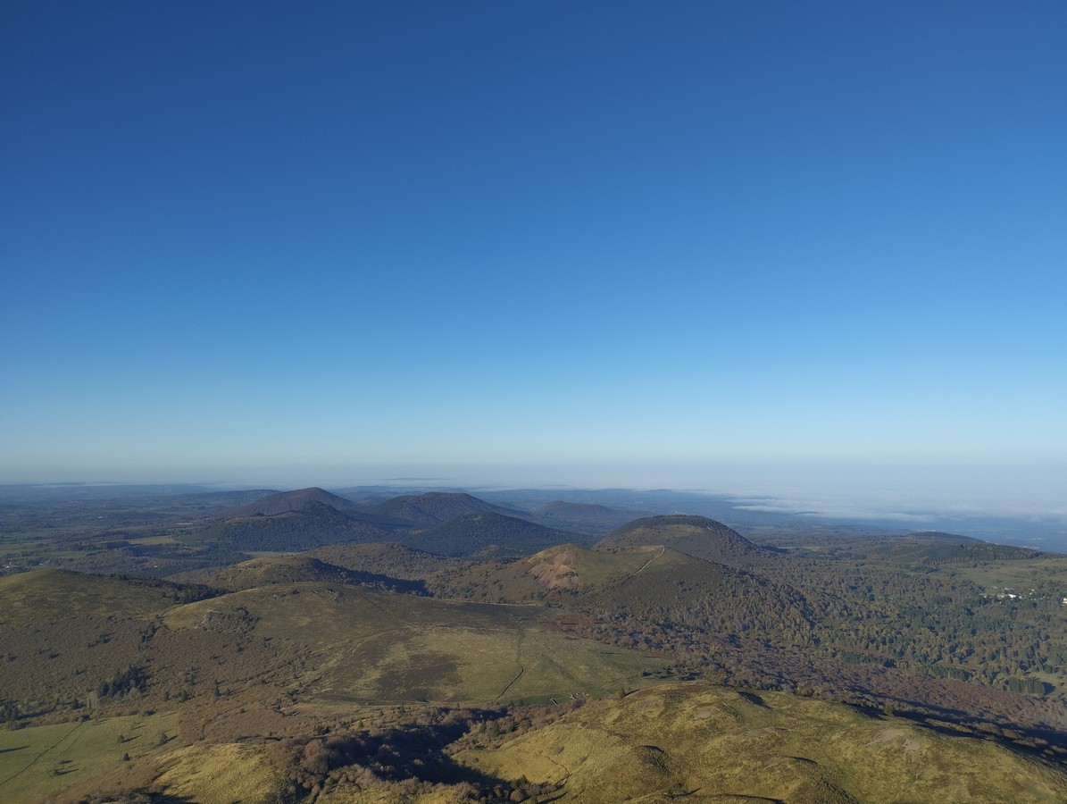 La nature autour des chambres d'hôtes Les Ombelles, hébergement à Volvic près de Clermont-Ferrand.