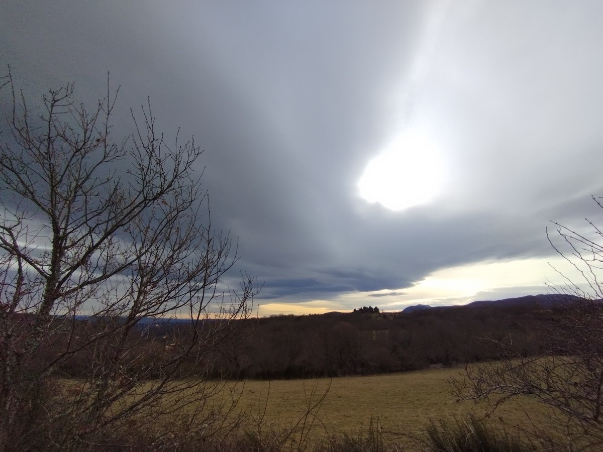 La nature autour des chambres d'hôtes Les Ombelles, hébergement à Volvic près de Clermont-Ferrand.