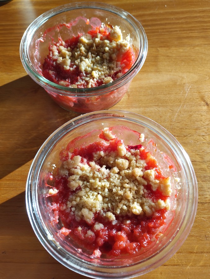 Petit-déjeuner BIO et local des chambres d'hôtes Les Ombelles.